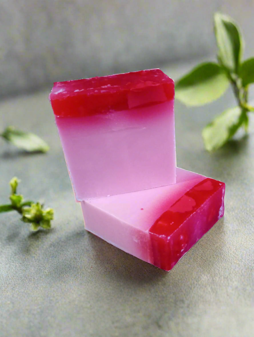 MARSHMALLOW AND RASPBERRY SOAP BAR