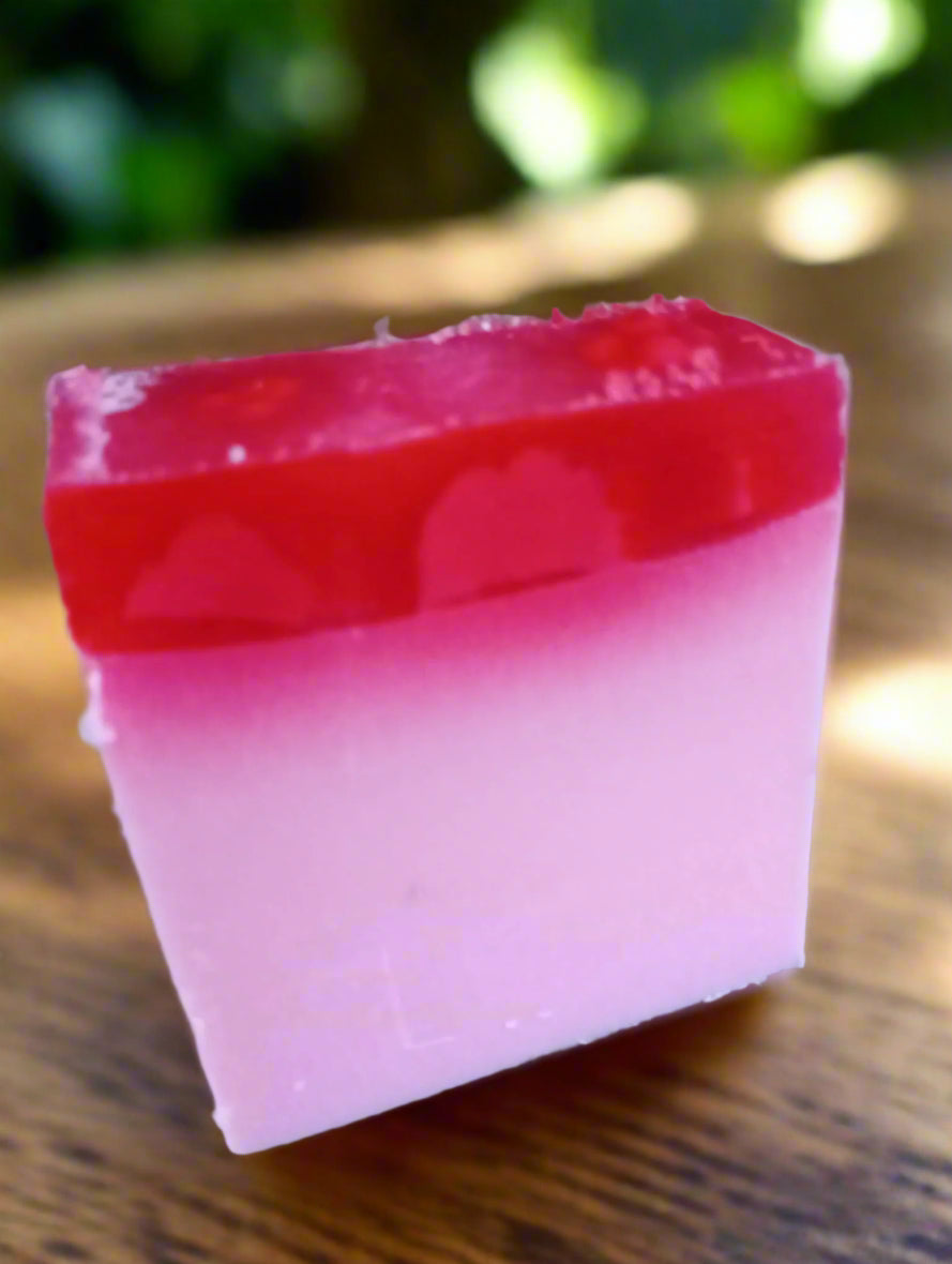 MARSHMALLOW AND RASPBERRY SOAP BAR